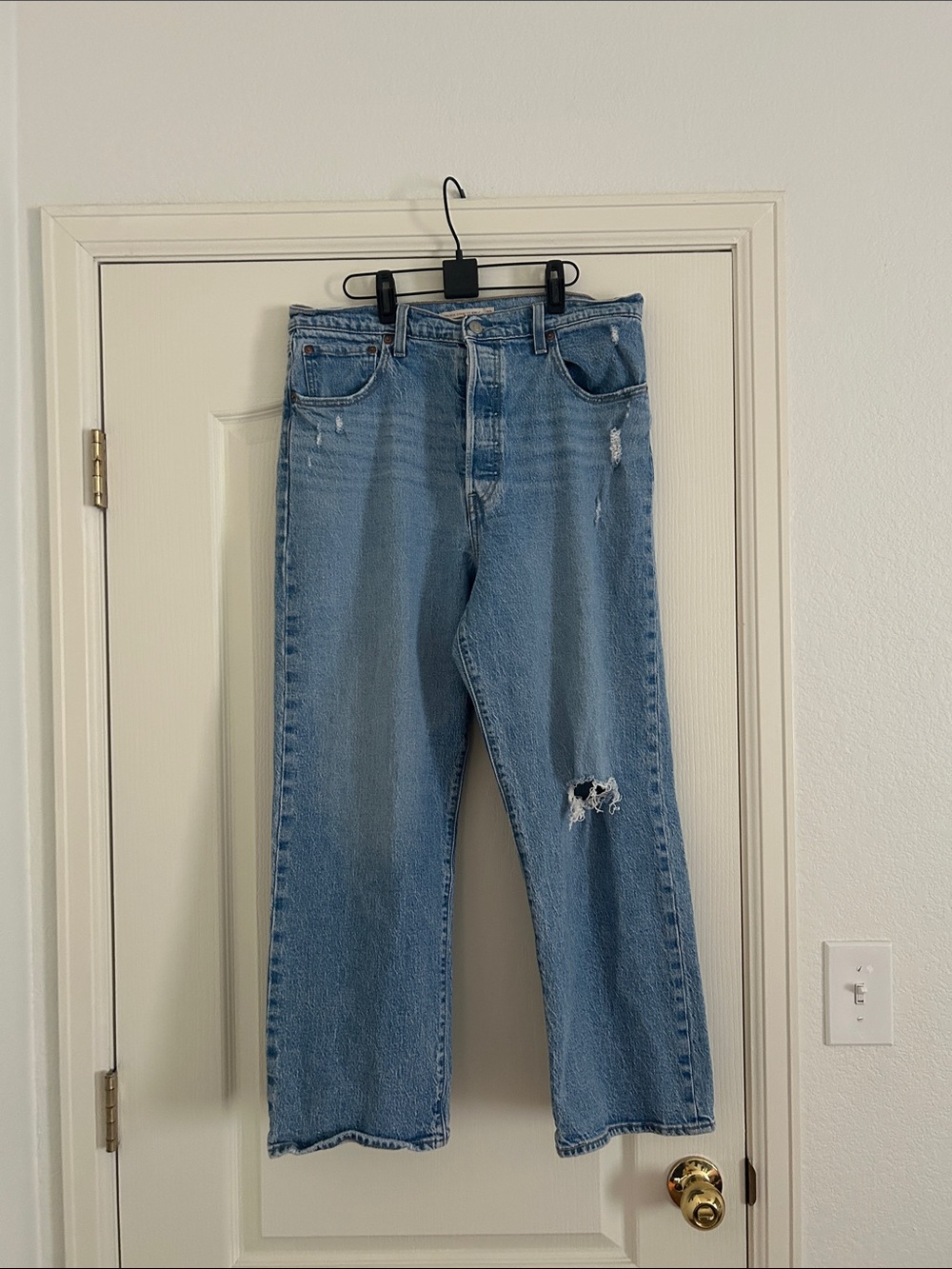 Levi's Distressed Ribcage Straight Ankle Jeans